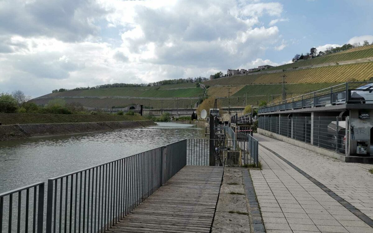 In Würzburg im alten Hafen fehlt der Club das boot In Würzburg im alten Hafen fehlt der Club das boot